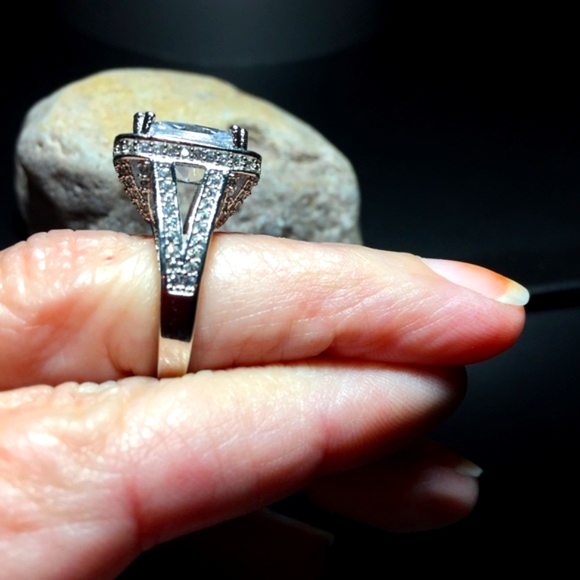 🥂White Sapphire 14kt White Gold🥂 - Picture 3 of 7